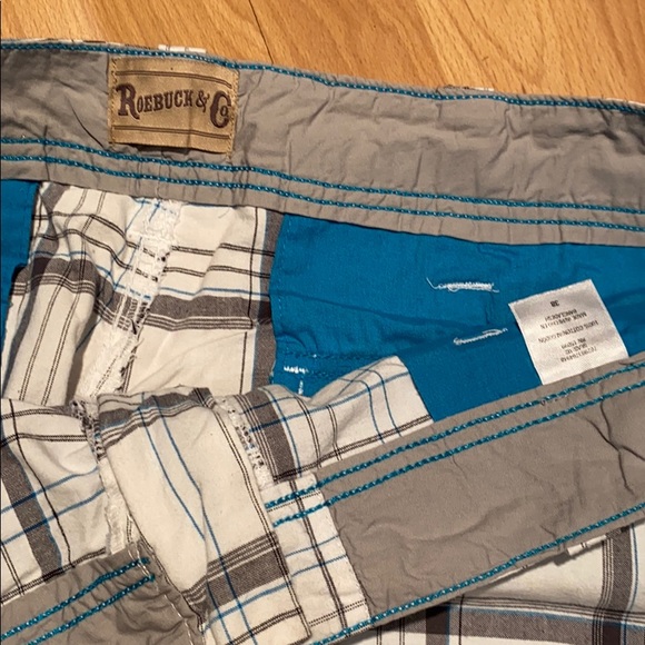 Men’s plaid shorts! - Picture 5 of 6